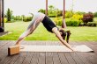Podložka na cvičenie MASTER Yoga 4 mm - 183 x 61 cm - korková - fialová