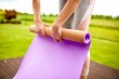 Podložka na cvičenie MASTER Yoga 4 mm - 183 x 61 cm - korková - fialová